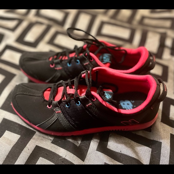 New Balance Ladies Training Shoes- Size 7 US - Picture 3 of 6